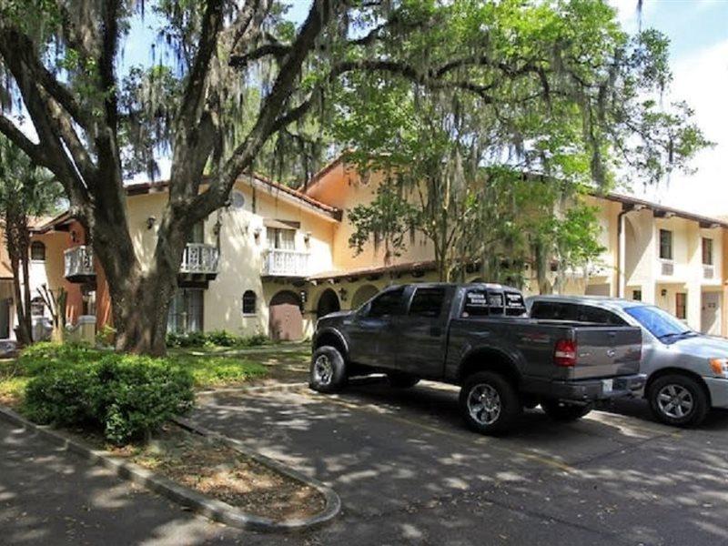 La Casa Inn And Suites Tallahassee Exterior photo